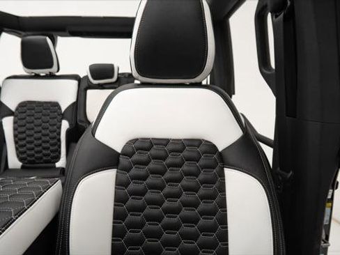 Used 2025 Ford Bronco 4-Door image 11