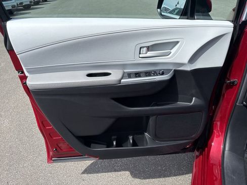 Used 2025 Toyota Sienna LE image 27