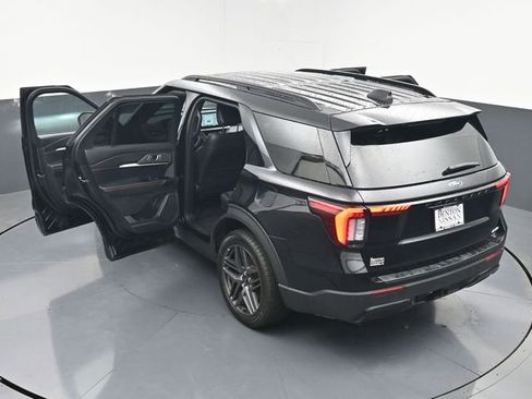 Used 2025 Ford Explorer ST-Line w/ ST-Line Street Pack AWD/4WD image 45