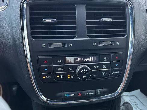 Used 2013 Dodge Grand Caravan R/T w/ Driver Convenience Group FWD image 23