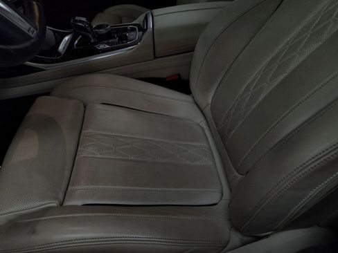 Used 2020 BMW X7 M50i w/ Dynamic Handling Package image 17