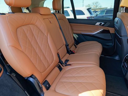 Used 2024 BMW X7 xDrive40i w/ Premium Package AWD/4WD image 36