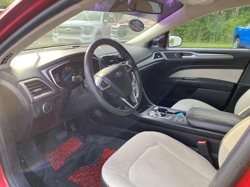 Used 2020 Ford Fusion SE w/ Equipment Group 151A FWD image 12