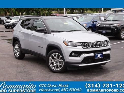 Used 2025 Jeep Compass Limited AWD/4WD image 1