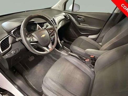 Used 2017 Chevrolet Trax LS w/ Fleet Convenience Package image 18