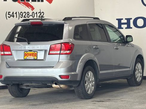Used 2019 Dodge Journey SE w/ Premium Group FWD image 3