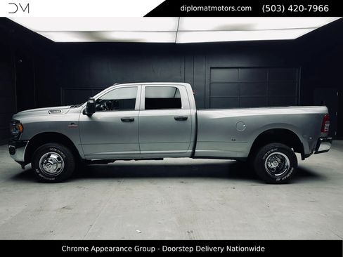 Used 2024 RAM 3500 Tradesman w/ Chrome Appearance Group AWD/4WD image 4
