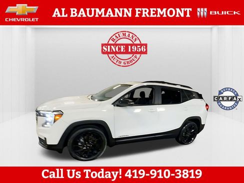 Used 2023 GMC Terrain SLE w/ Driver Convenience Package image 13