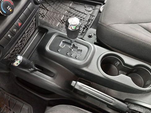 Used 2018 Jeep Wrangler Unlimited Sport S AWD/4WD image 22