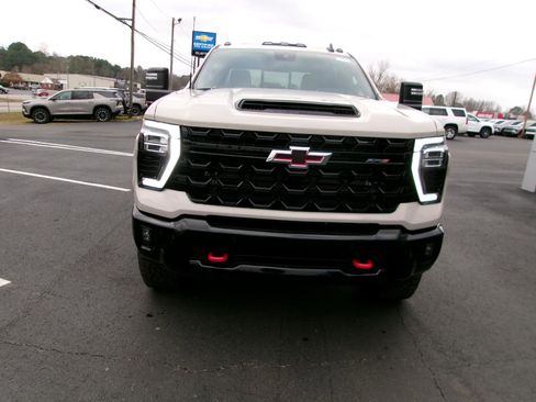 New 2026 Chevrolet Silverado 2500 ZR2 image 10