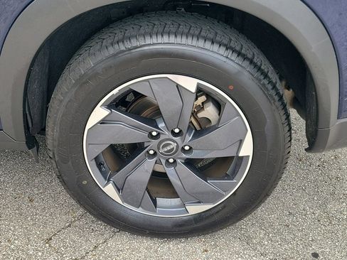 Used 2025 Nissan Rogue SV image 5