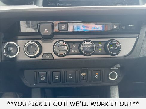 Used 2017 Toyota Tacoma TRD Sport w/ Premium & Technology Package AWD/4WD image 16