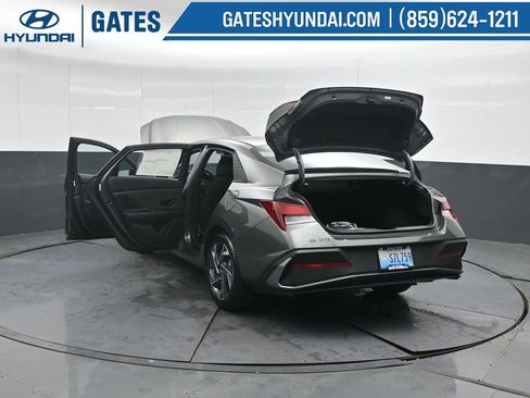 Used 2025 Hyundai Elantra Sport image 54