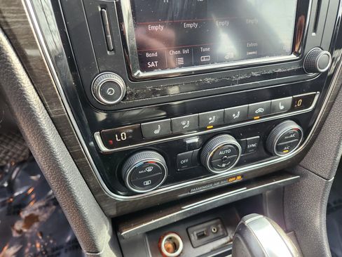 Used 2018 Volkswagen Passat 2.0T SE image 29