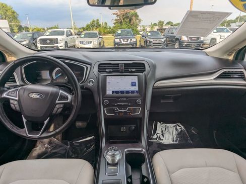 Used 2019 Ford Fusion SE w/ Equipment Group 151A FWD image 15
