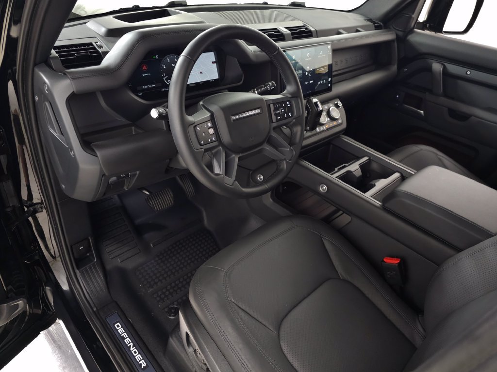 Used 2025 Land Rover Defender 110 X-Dynamic SE AWD/4WD image 16