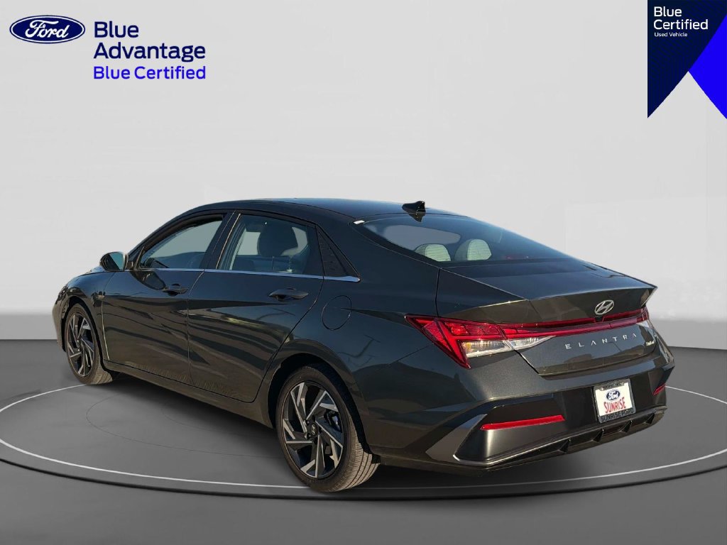 Used 2025 Hyundai Elantra Limited FWD image 6