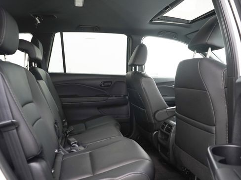 Used 2023 Honda Passport EX-L image 12