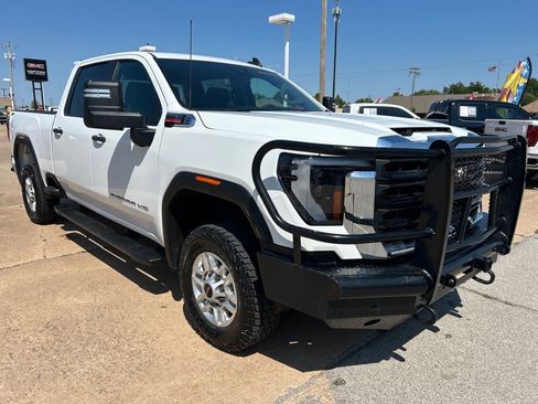 Used 2024 GMC Sierra 2500 Pro w/ Convenience Package image 3