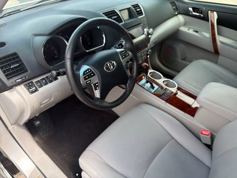 Used 2012 Toyota Highlander Limited FWD image 11