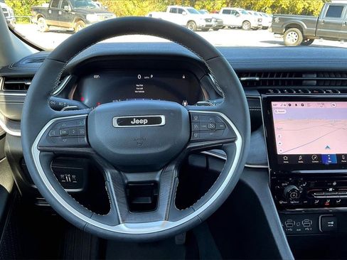 Used 2023 Jeep Grand Cherokee Limited w/ Black Appearance Package image 5