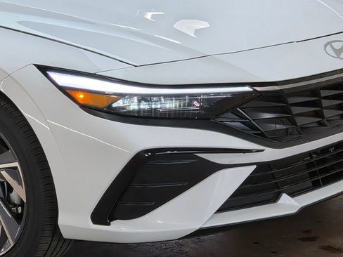 New 2026 Hyundai Elantra Limited FWD image 10