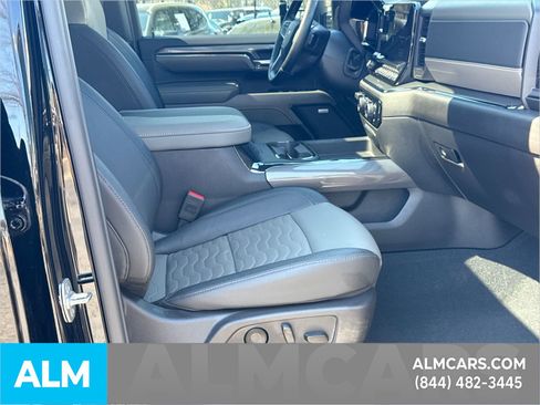 Used 2025 Chevrolet Silverado 2500 ZR2 w/ Technology Package AWD/4WD image 17