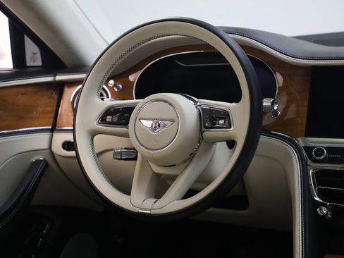 Certified 2024 Bentley Flying Spur Plug-In Hybrid image 34