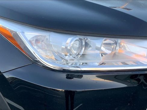 Used 2019 Toyota Highlander XLE AWD/4WD image 27