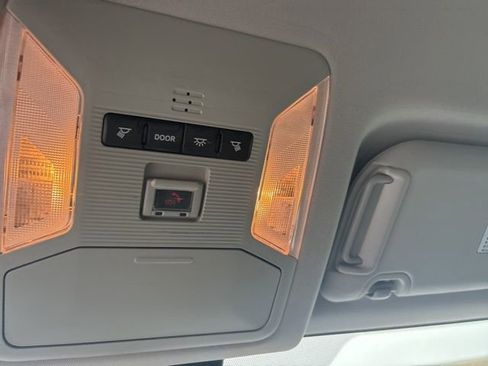 Used 2020 Toyota RAV4 XLE image 33