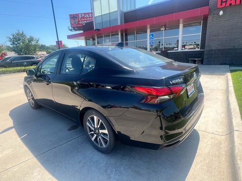 Used 2021 Nissan Versa SV FWD image 8