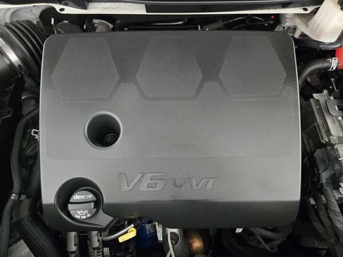 Used 2023 Chevrolet Traverse LT FWD image 36