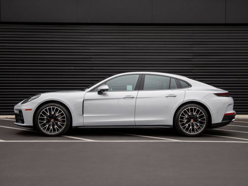 New 2026 Porsche Panamera RWD image 2