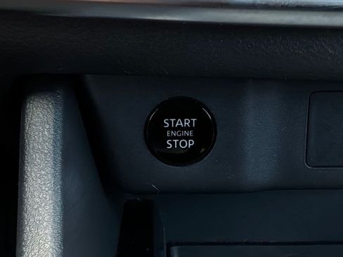 Used 2025 Nissan Rogue SV FWD image 25