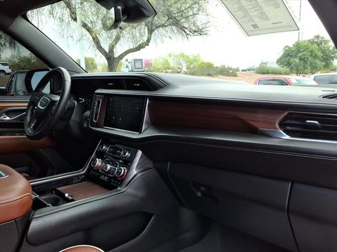 Used 2023 GMC Yukon XL Denali Ultimate image 12