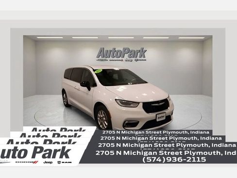 Certified 2025 Chrysler Pacifica Select FWD image 1