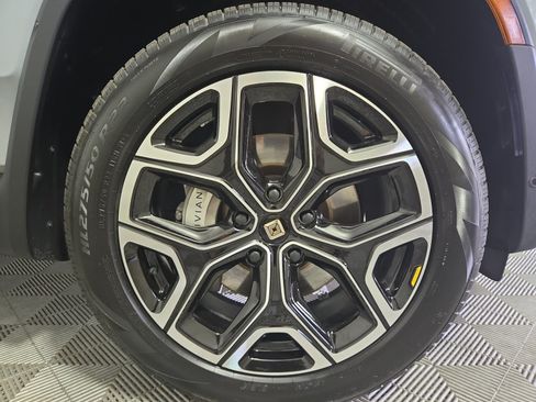 Used 2024 Rivian R1S Adventure Dual AWD/4WD image 11