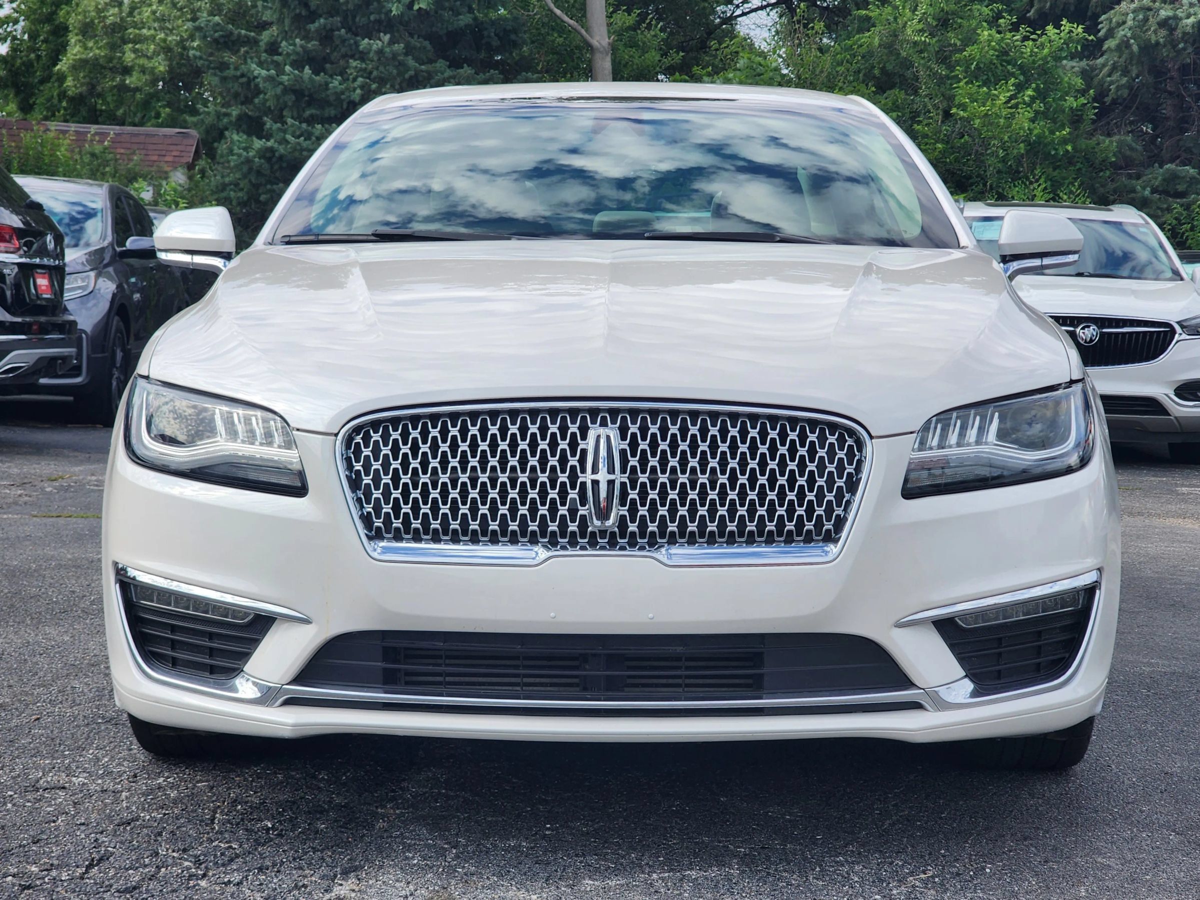 Used 2018 Lincoln MKZ Reserve w/ Climate Package FWD image 2