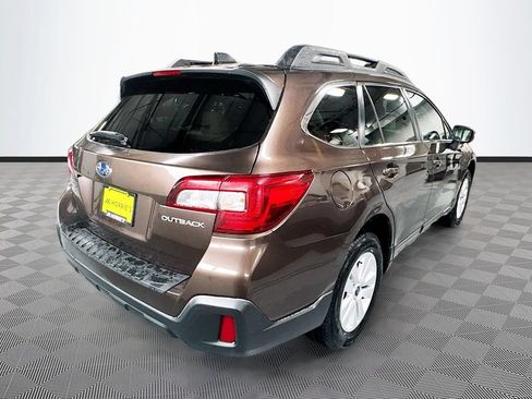 Used 2019 Subaru Outback 2.5i Premium AWD/4WD image 4