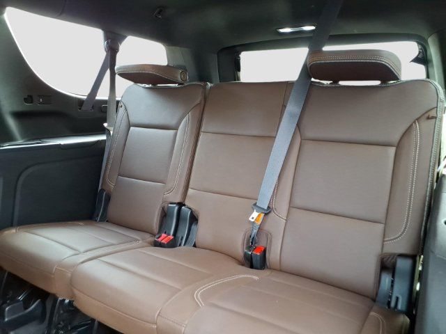 Used 2024 Chevrolet Suburban High Country AWD/4WD image 18