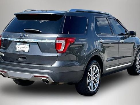 Used 2017 Ford Explorer Limited w/ Equipment Group 301A FWD image 5