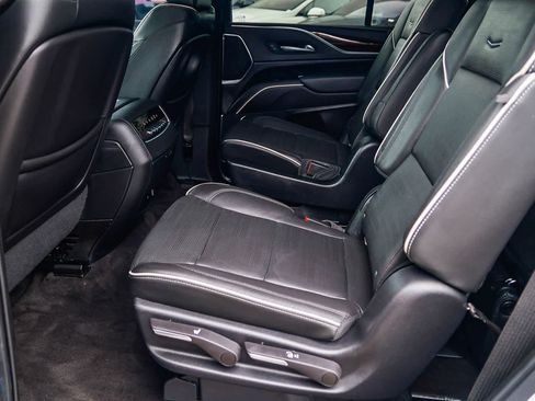 Used 2022 Cadillac Escalade Premium Luxury w/ Performance Package AWD/4WD image 18