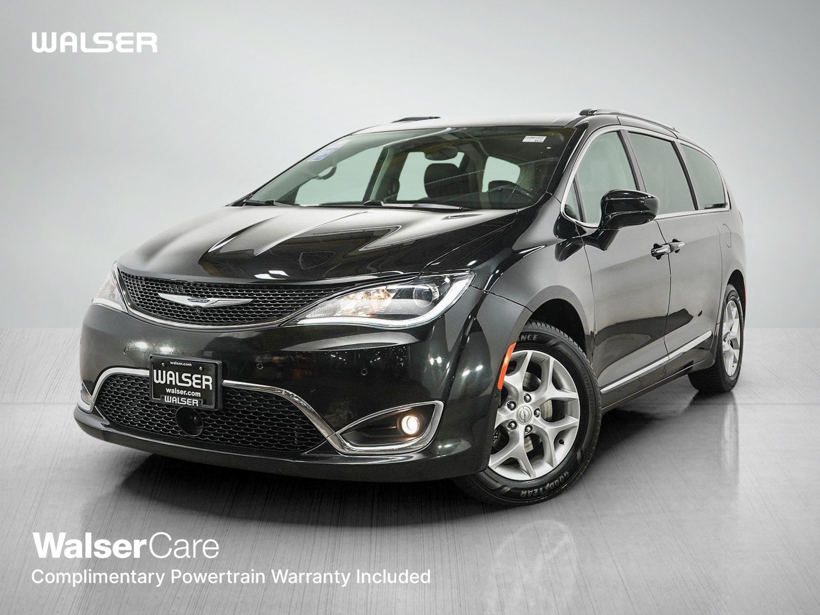 Used 2017 Chrysler Pacifica Touring-L Plus w/ Advanced Safetytec Group FWD image 1