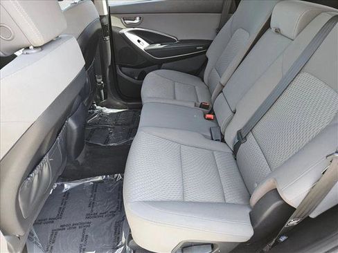 Used 2018 Hyundai Santa Fe SE FWD image 21