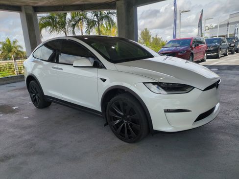 Used 2022 Tesla Model X Plaid image 2