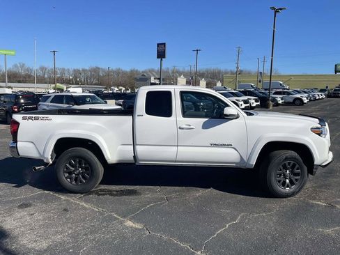 Used 2022 Toyota Tacoma SR5 image 2