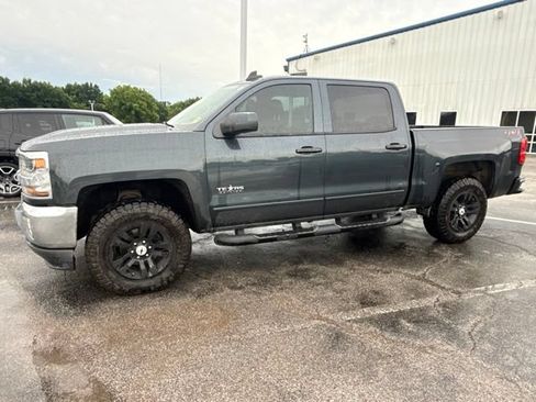 Used 2018 Chevrolet Silverado 1500 LT w/ Texas Edition AWD/4WD image 5