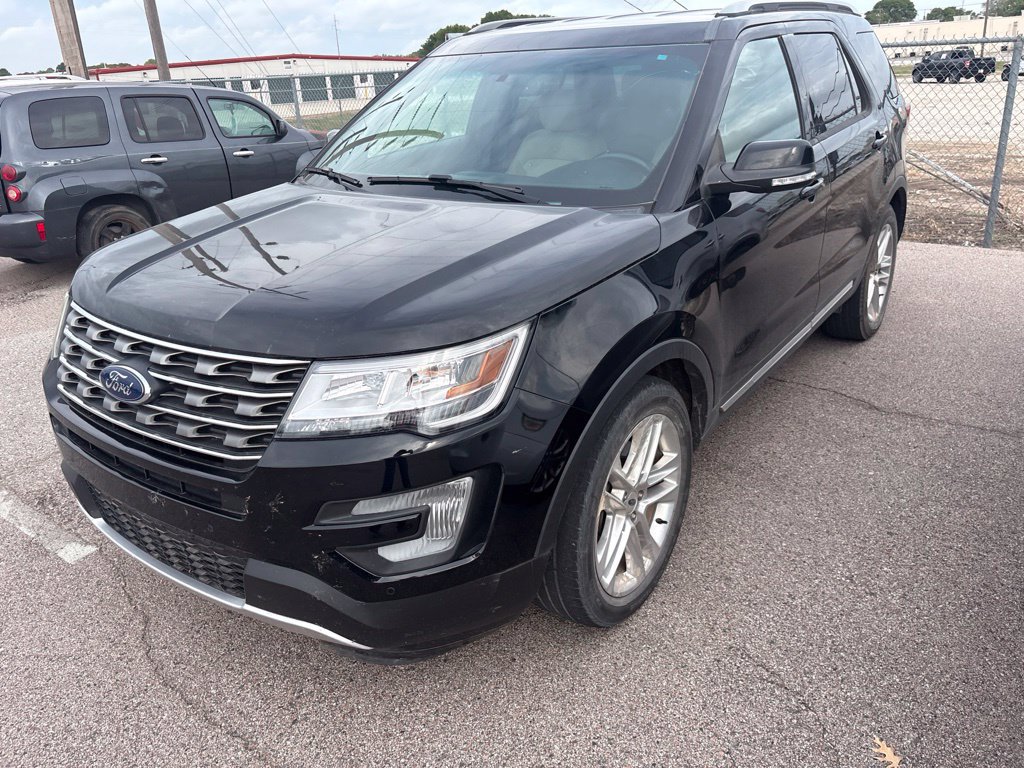 Used 2017 Ford Explorer XLT w/ Equipment Group 202A FWD image 6