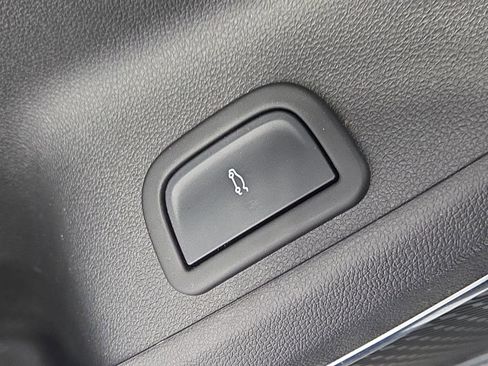 Used 2025 GMC Acadia Elevation image 32