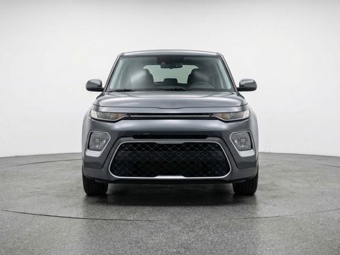 Used 2025 Kia Soul LX w/ LX Technology Package image 2